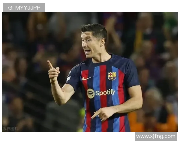 莱万梅开二度助力巴萨逆转胜利展现强大攻击力