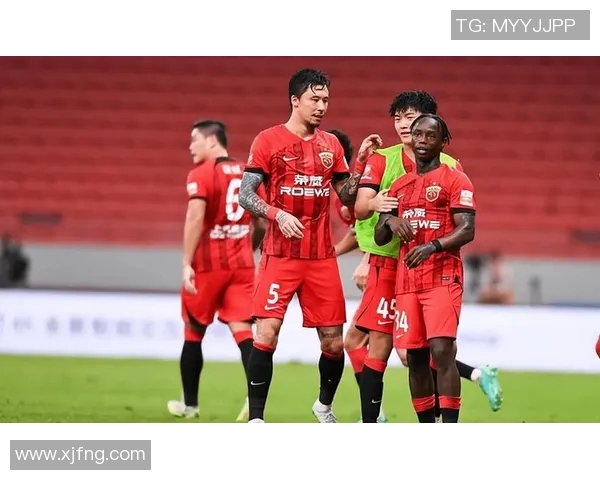 巴顿远射攻门精彩瞬间引发全场欢呼展现超强射术与比赛激情