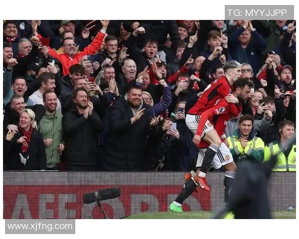 利物浦主场战胜曼联，重返英超榜首！